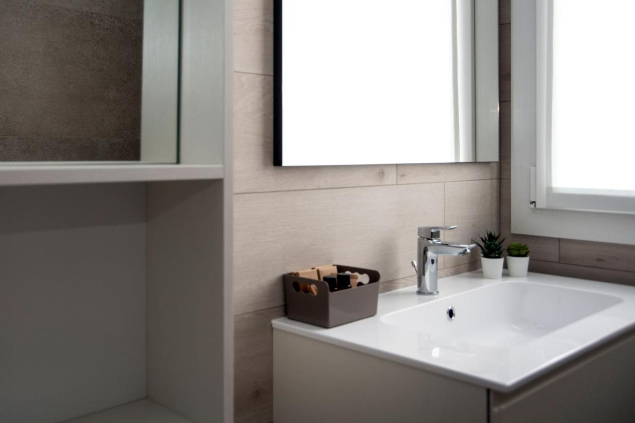 Apartment Camelot Red -